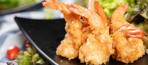 crispy-shrimp-with-salad_1150-18504